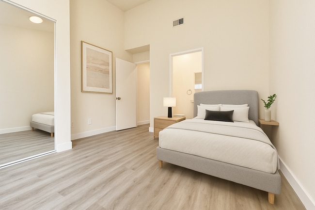 Photo - 6941 Hazeltine Ave Unidad 3