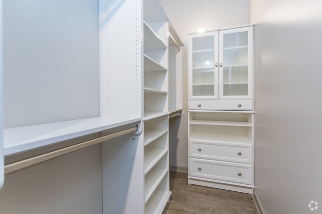 2BR, 2BA Unit
