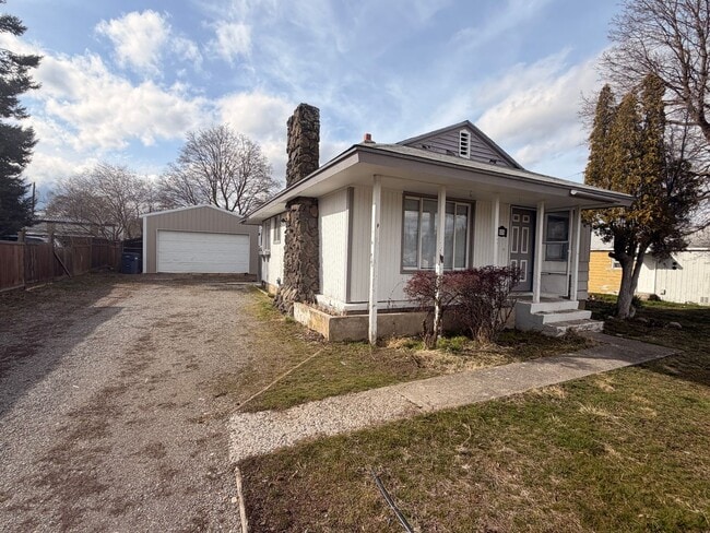 Building Photo - Charming 3 Bed, 1 Bath Rancher in Spokane Valley!