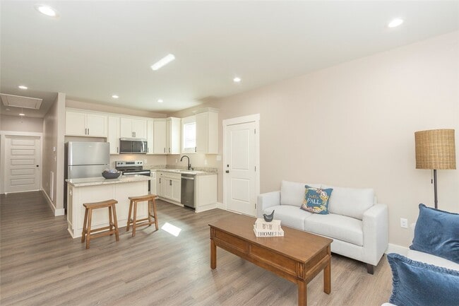 Photo - 413 W 2nd Ave