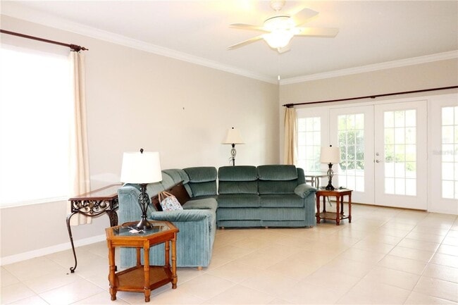 Photo - 5532 Sir Churchill Dr