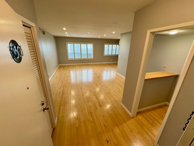 Building Photo - 1250 N Kings Rd Unit 303 Rental