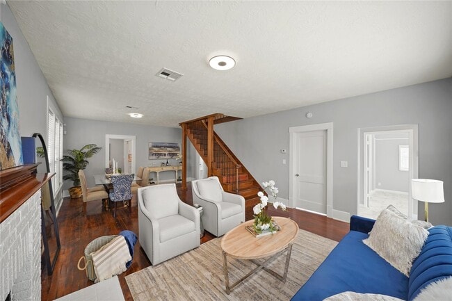 Photo - 741 E 9th St