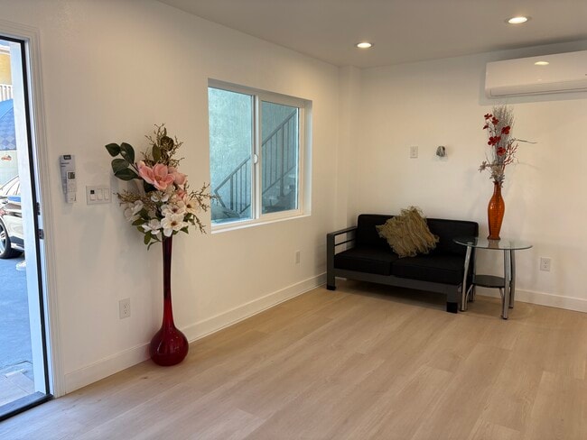 Photo - 2221 Alabama St Unidad # 4