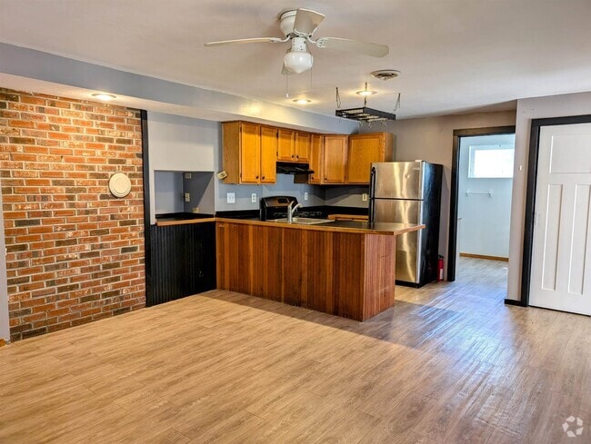 Building Photo - 16 Upper Meadows Rd Rental