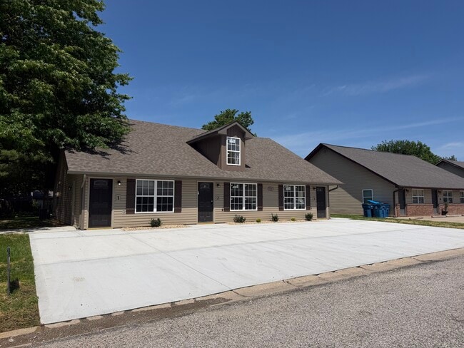 Photo - 526 Gillham St
