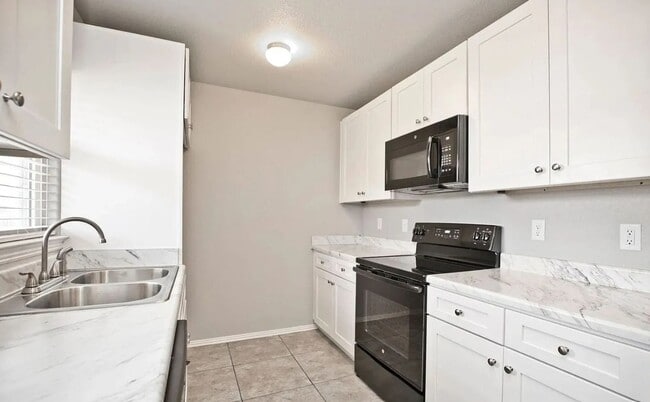 Photo - Haden Holly Station - Duplexes & Townhomes in Siloam Springs, AR