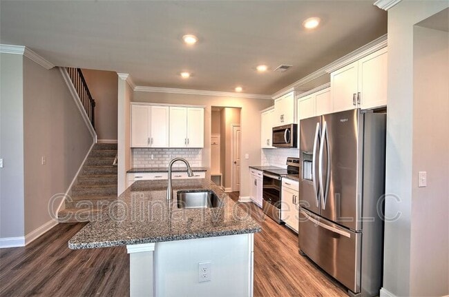 Photo - 572 Yellow Fox Rd