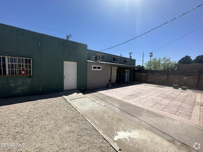 Building Photo - 4640 La Luz Ave Rental