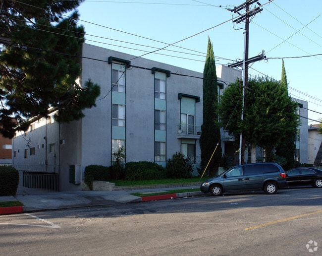 308 W Queen St