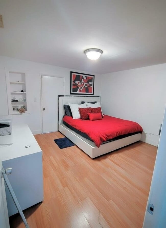 Photo - 6134 Buchanan St