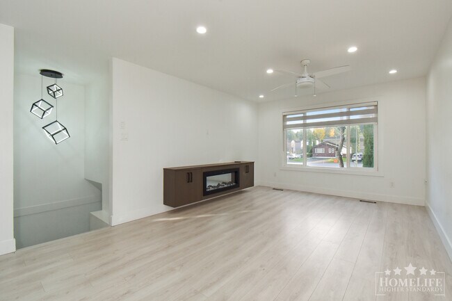 Photo - Family-Friendly 3-Bedroom Upper-Floor Home... Unit House