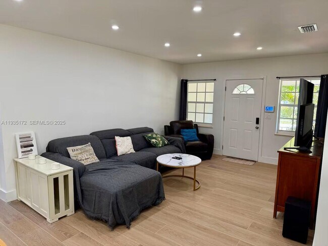 Photo - 15800 NE 15th Ave