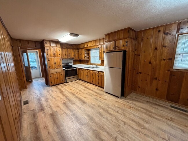 Photo - Charming 3 Bed 1 Bath Home in Woodbury