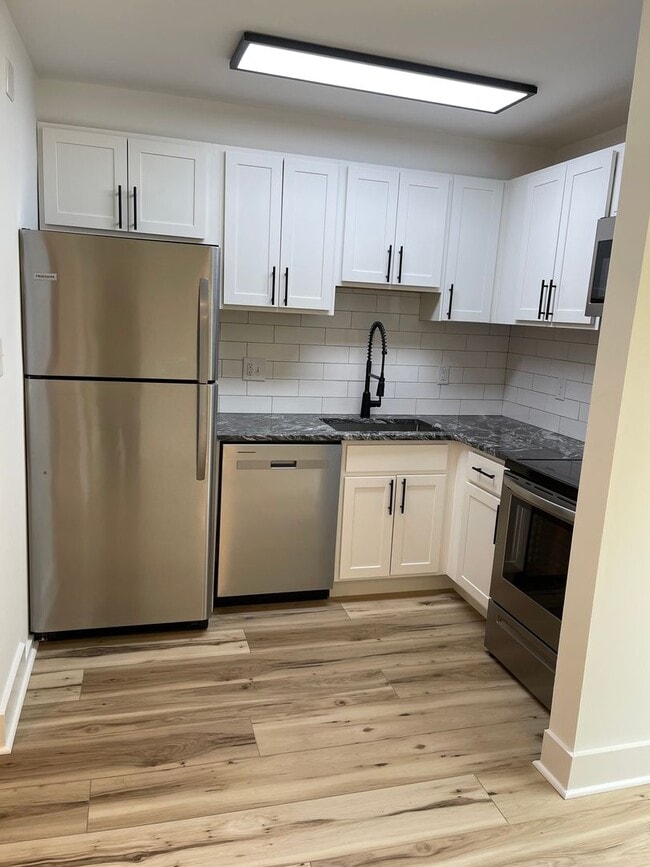 Photo - 139 Purefoy Rd Unit Bed/Bath suite for rent in Brand New House