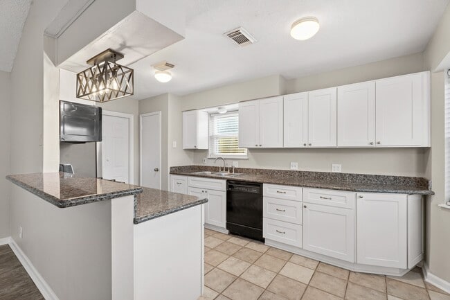 Photo - 3214 White Sail