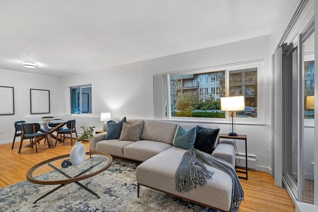 Building Photo - 1550 W 11th Ave