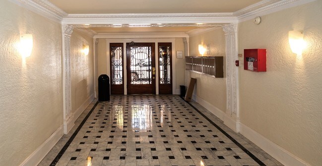 Photo - 390 Bartlett St