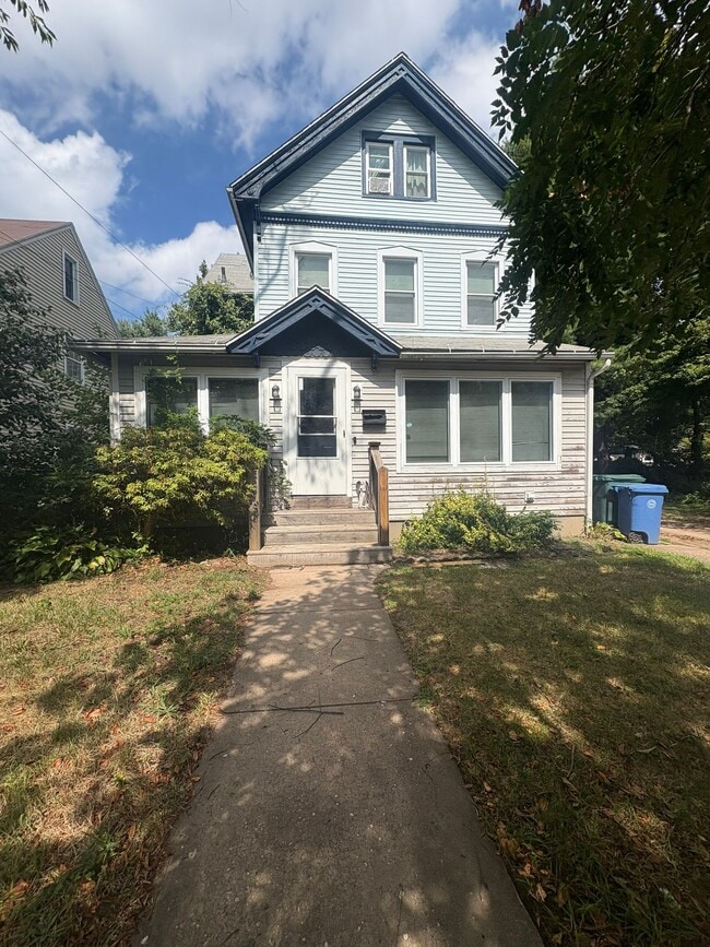 Building Photo - 271 Augur St Rental