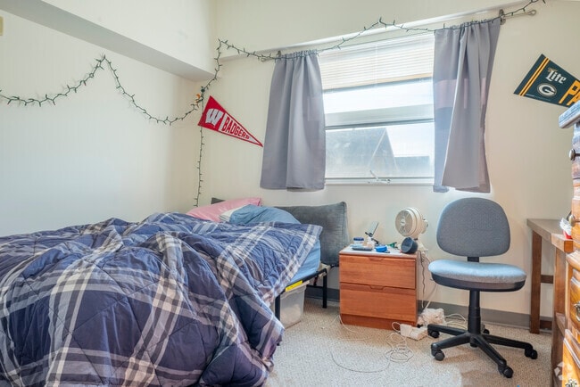 3BR, 1BA - 903SF - Bedroom
