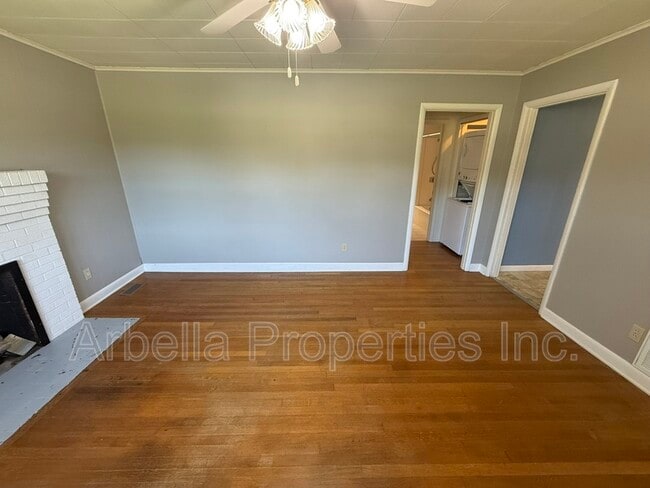 Photo - 2239 Buckingham Rd