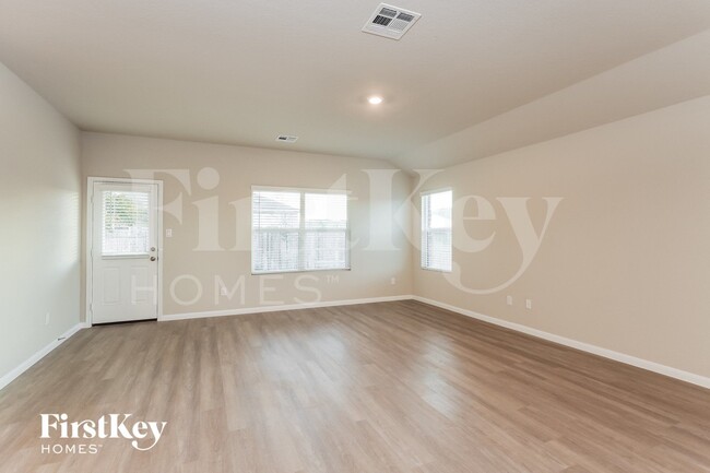 Photo - 15007 Maskette Ave