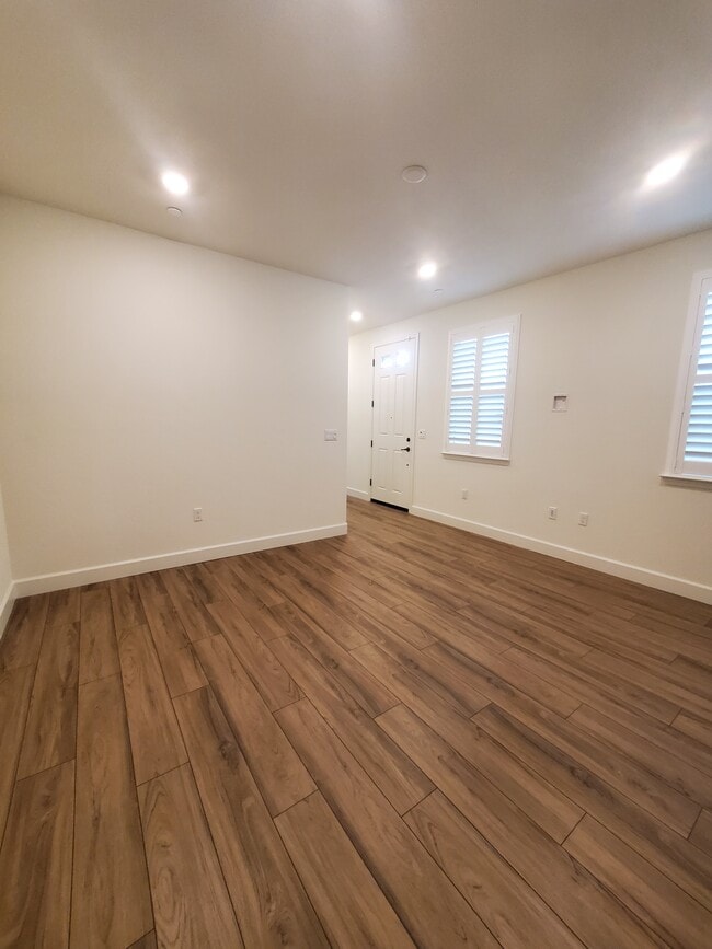 Photo - 4067 Stanwick Ave Unit B