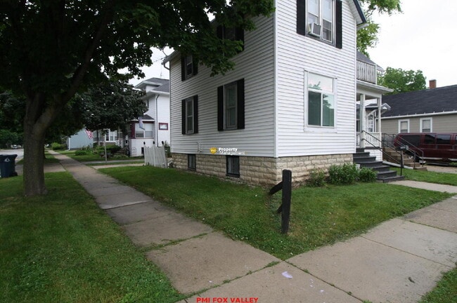 Photo - NICE 2 bedroom lower
Month to Month lease Unidad 442 Ellis St