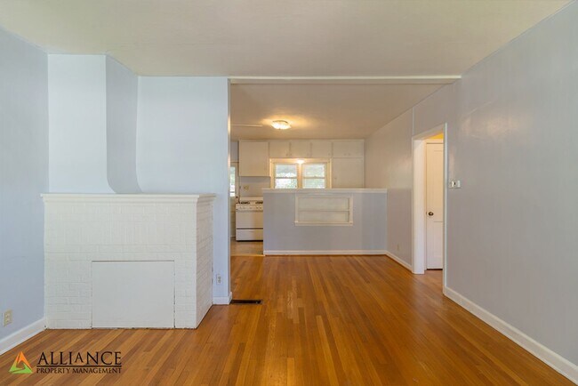 Photo - Poyntz Ave. 1609-11 Unit 1611