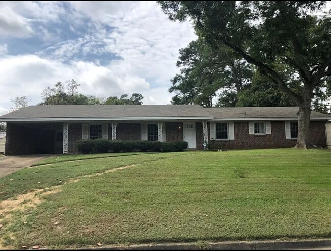 AVAILABLE NOW! CALL US FOR A SHOWING! - AVAILABLE NOW! CALL US FOR A SHOWING! House