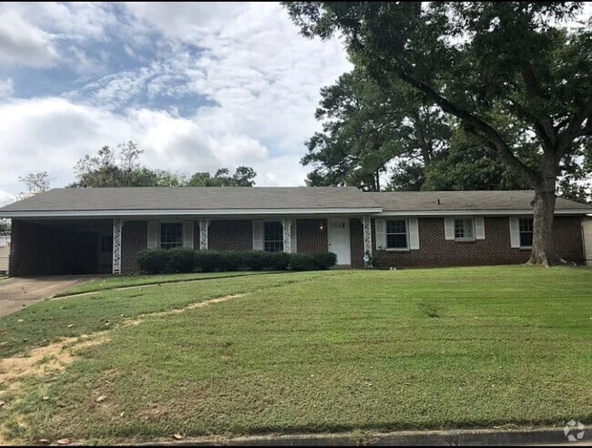 Building Photo - AVAILABLE NOW! CALL US FOR A SHOWING! Rental