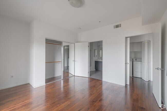 1 BR, 1 BA - 818SF