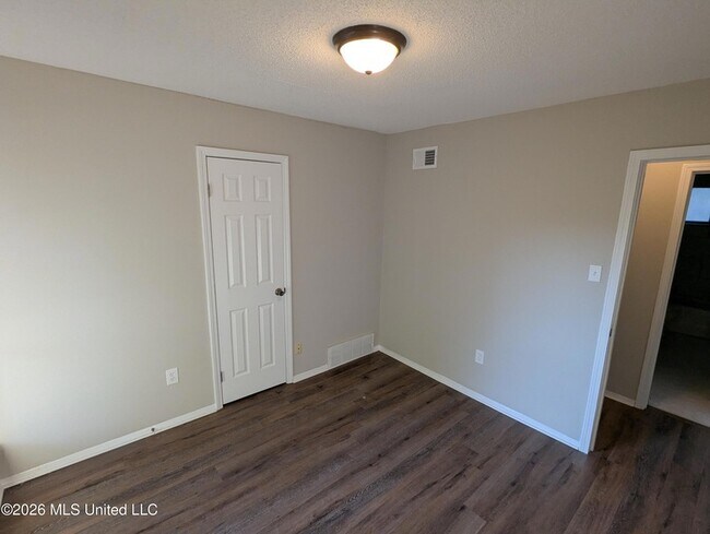2705 Magnolia Dr