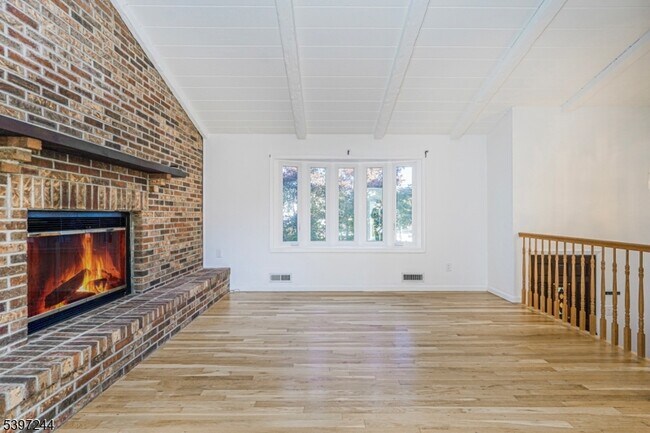 Photo - 17 Throckmorton Ln