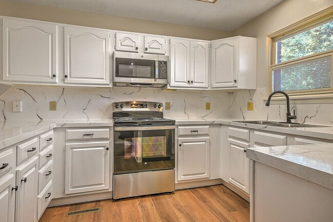 Photo - 501 Manor Dr