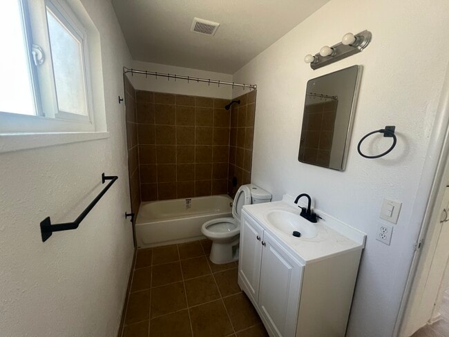 Photo - 410 Locust St