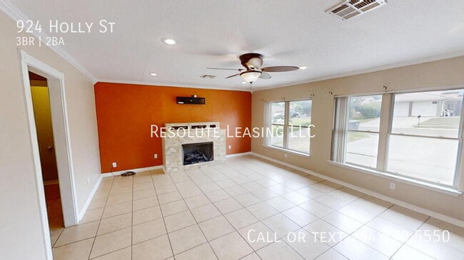 Photo - 924 Holly St