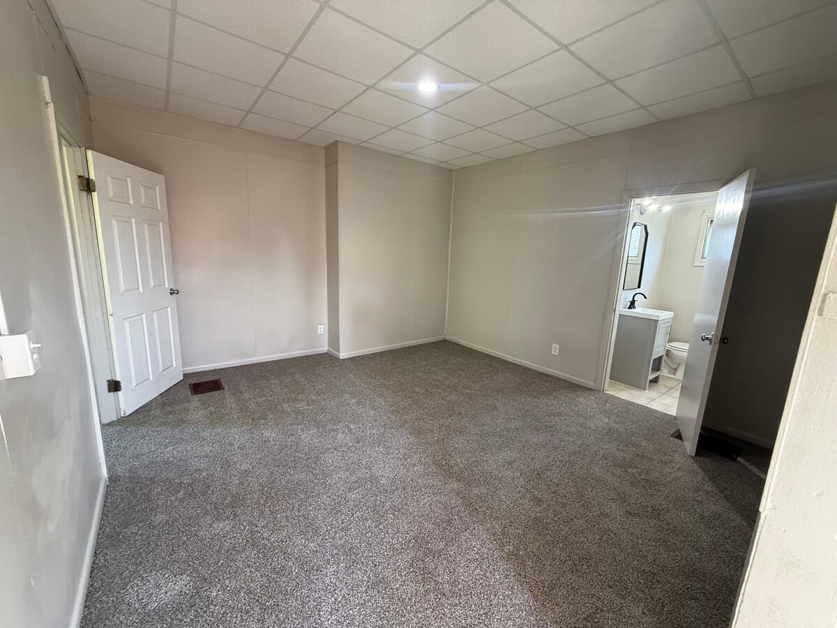 Photo - 718 18th St Unidad 718 1/2 18th street Rock Island, IL 61201