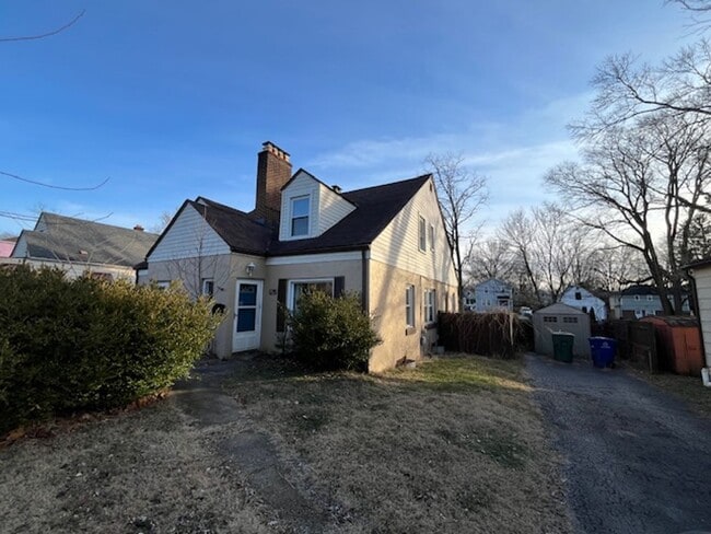 Building Photo - 125-131 Chase Rd Unit 125