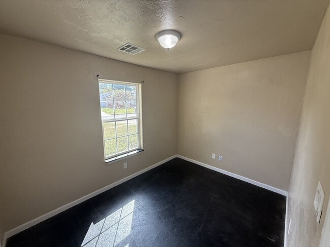 Photo - 408 W 7th St