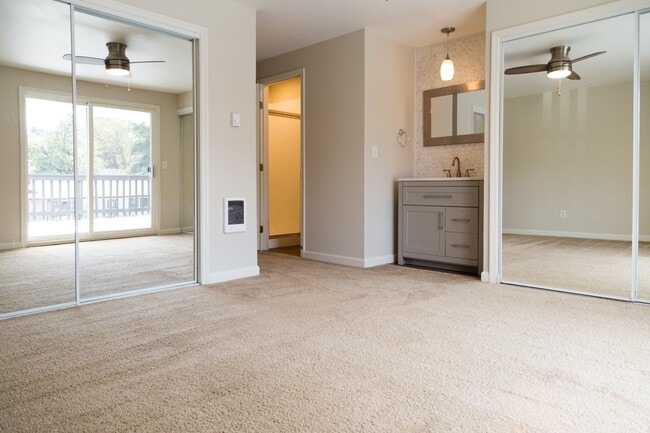 En suite primary - 9303 SW Hill St