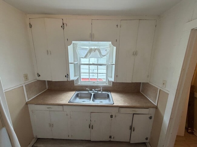 Photo - Beautiful 2 Bedroom home in Queensborough