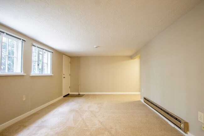 Photo - Great NW Location: Spacious 1 Bedroom w/ FREE RENT Ready Now! Unidad 2449