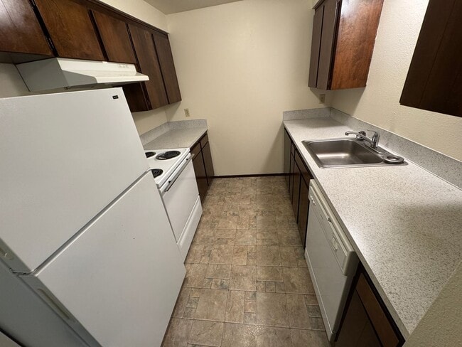 Photo - (HMA) Lancaster Fourplex - 1 Bedroom / 1 Bathroom w/ Carport Unidad 3232-1