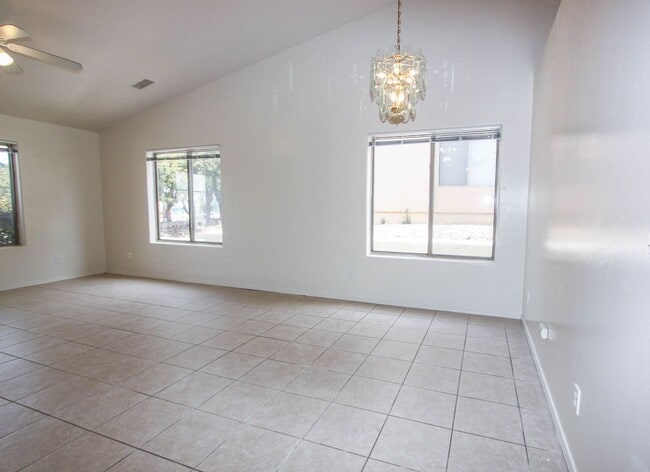 Photo - 8135 E Ashley Dr Unidad Apt A