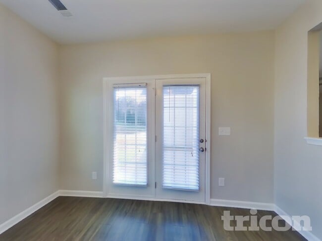 Photo - 735 Longford Dr