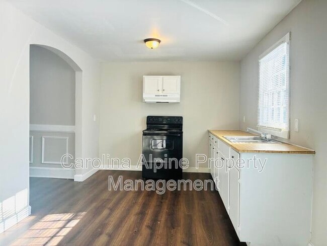 Photo - 443 W Bell St