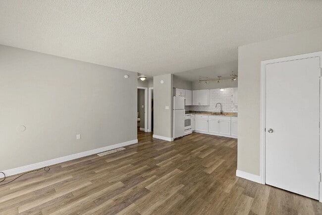 Photo - 402 Sunny Ln