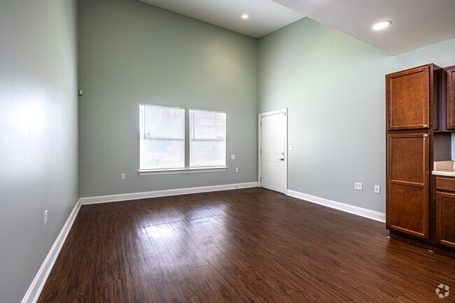 2BR, 2BA - 870 SF - Living Room/Dining Room