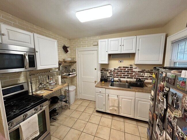 Photo - 2933 E Derbyshire Rd Unidad Lower